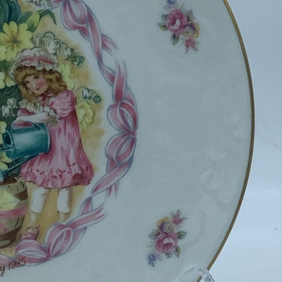 Vintage Royal Doulton Valentines Day 1985 Collectible Plate - Picture 5 of 9